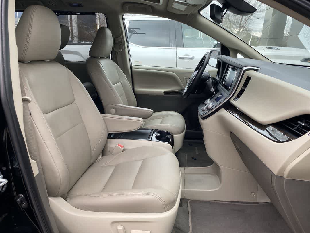 Thumbnail: 2020 Toyota Sienna - 26