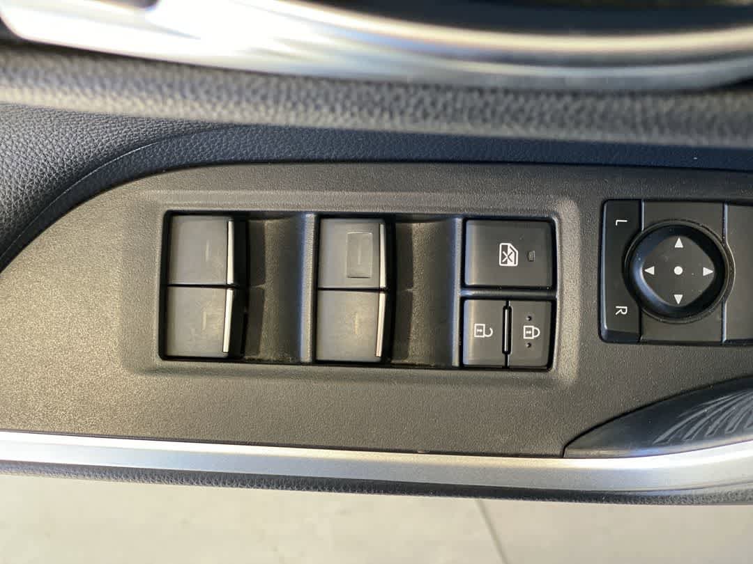 Thumbnail: 2022 Toyota RAV4 - 16