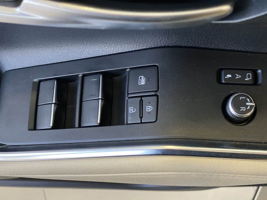 Thumbnail: 2024 Toyota Highlander - 16