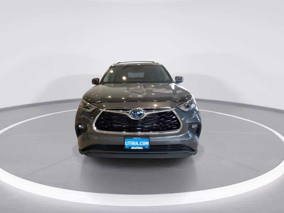 Thumbnail: 2023 Toyota Highlander - 3