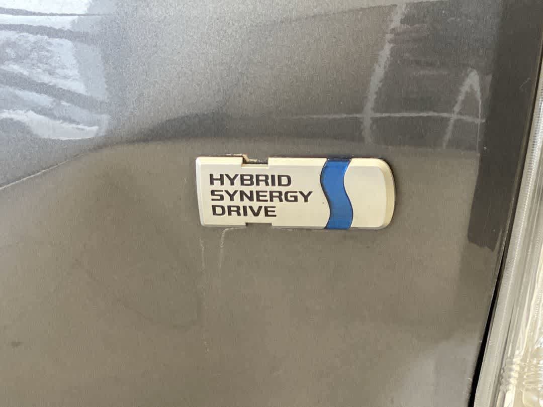 Thumbnail: 2013 Toyota Prius v - 12