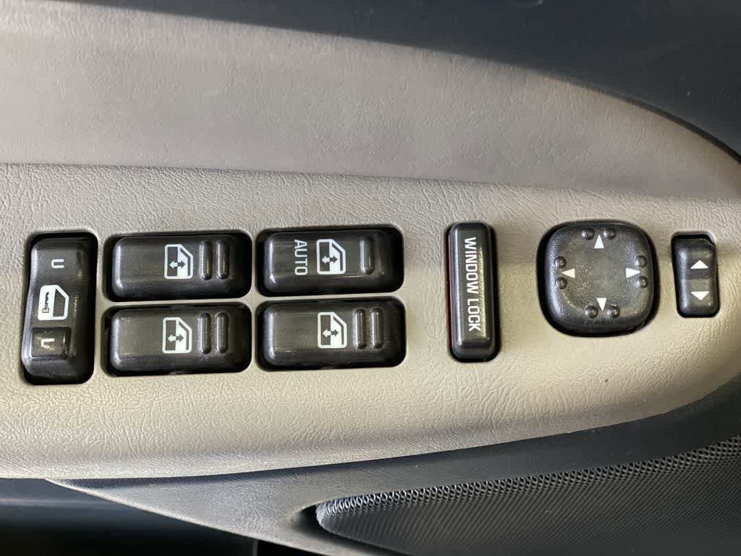 Thumbnail: 2002 Chevrolet Tahoe - 16