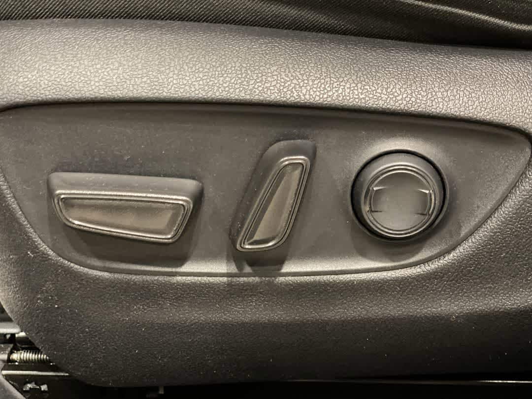 Thumbnail: 2021 Toyota RAV4 - 15