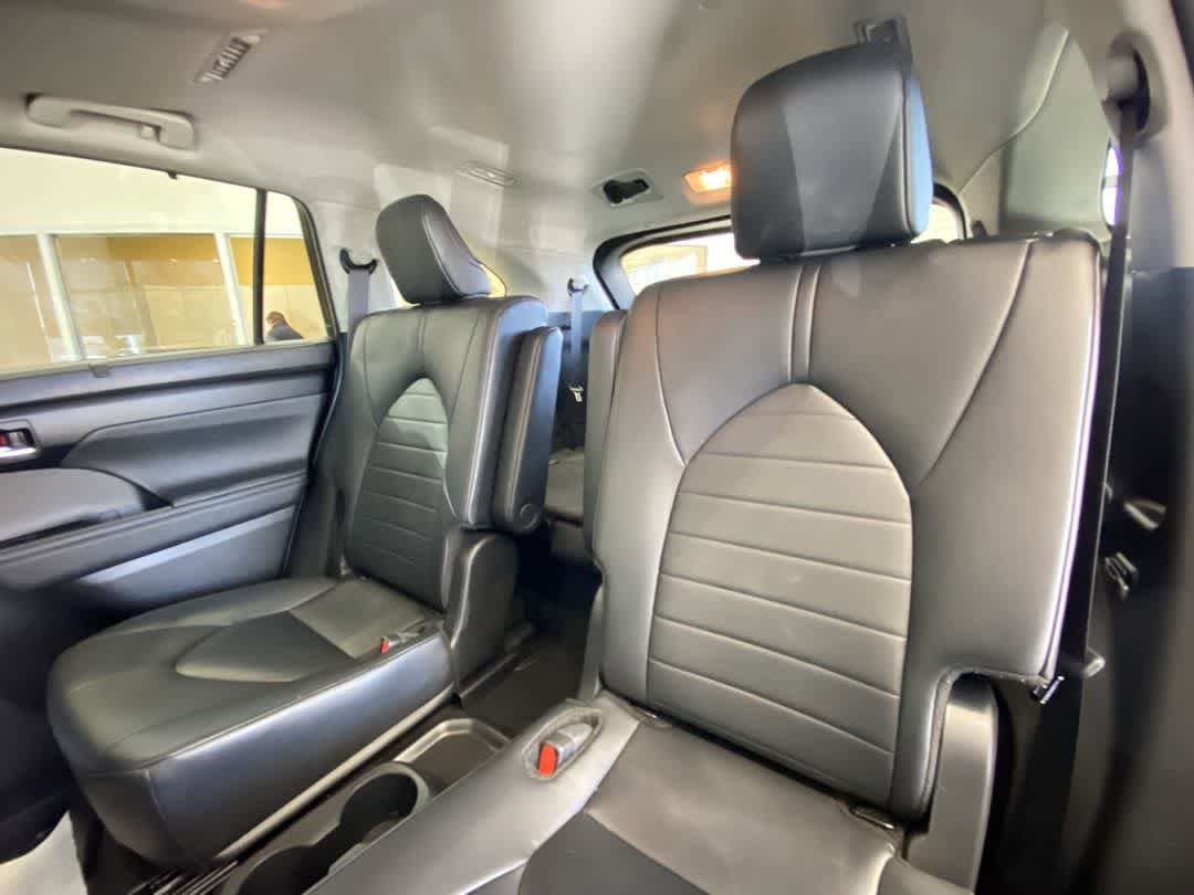 Thumbnail: 2024 Toyota Highlander - 25