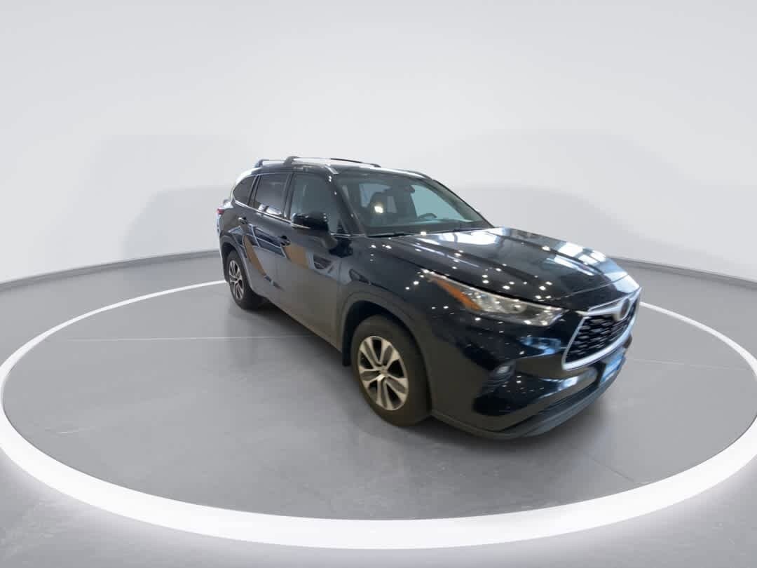 2020 Toyota Highlander XLE photo 2