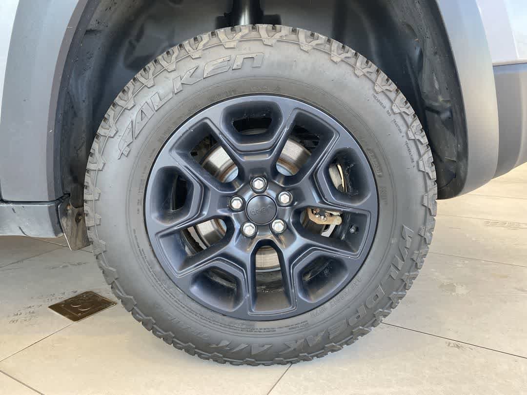 Thumbnail: 2020 Jeep Cherokee - 12