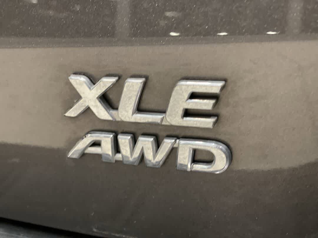 Thumbnail: 2017 Toyota Sienna - 11