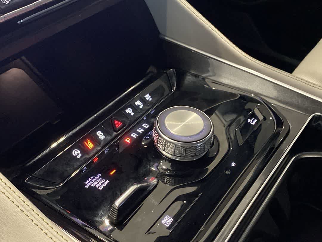 Thumbnail: 2024 Jeep Wagoneer - 19