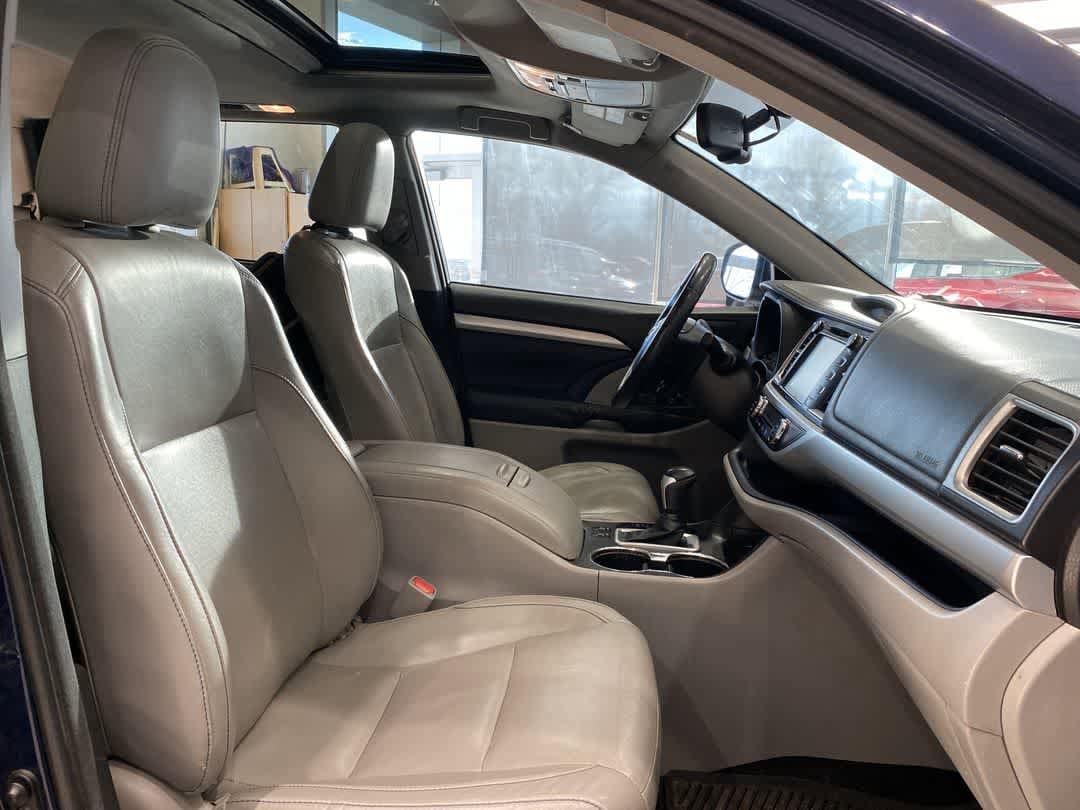 Thumbnail: 2015 Toyota Highlander - 24