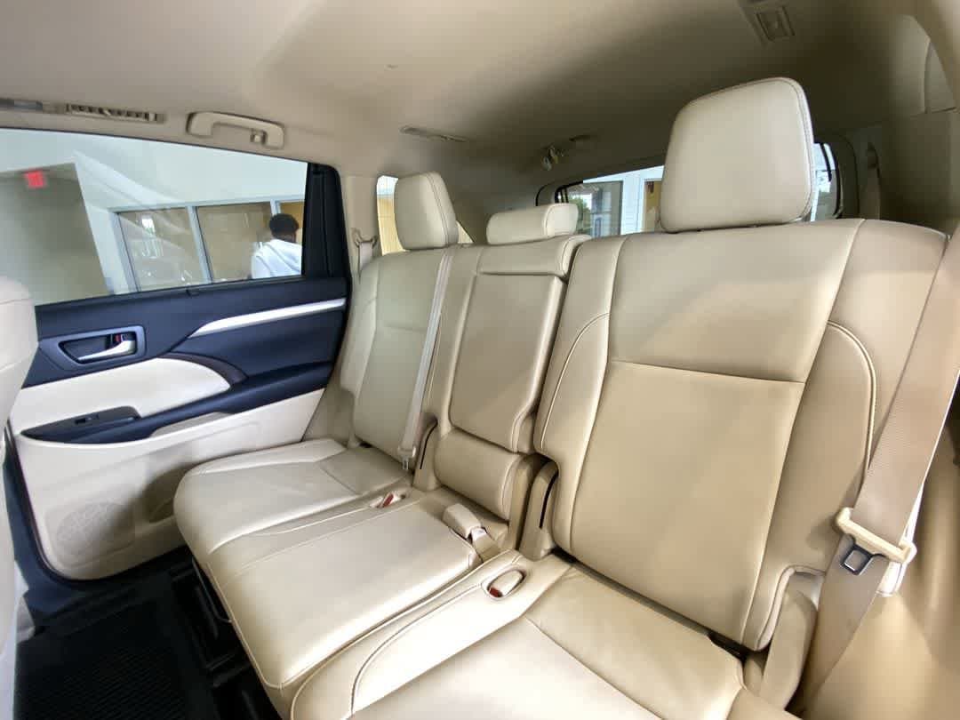 Thumbnail: 2019 Toyota Highlander - 26