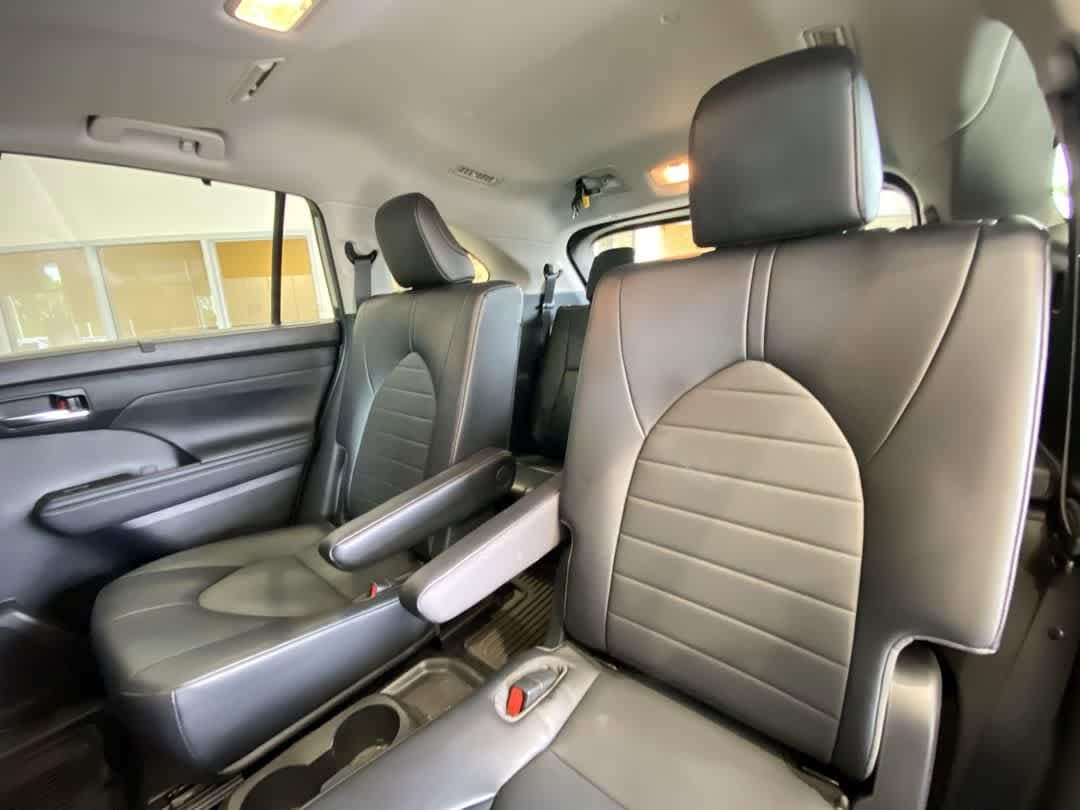 Thumbnail: 2021 Toyota Highlander - 25