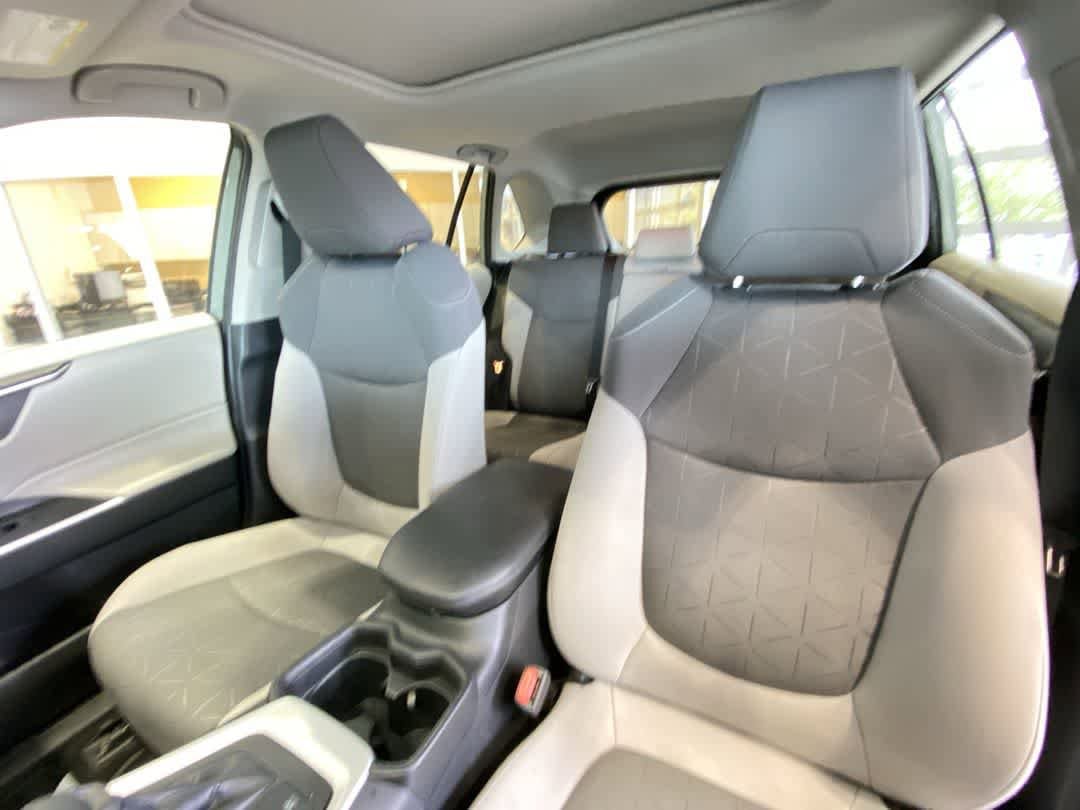 Thumbnail: 2021 Toyota RAV4 - 14