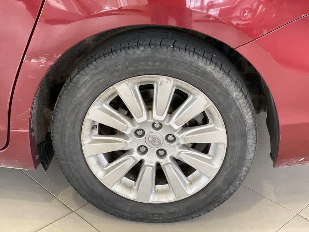 Thumbnail: 2014 Toyota Sienna - 12