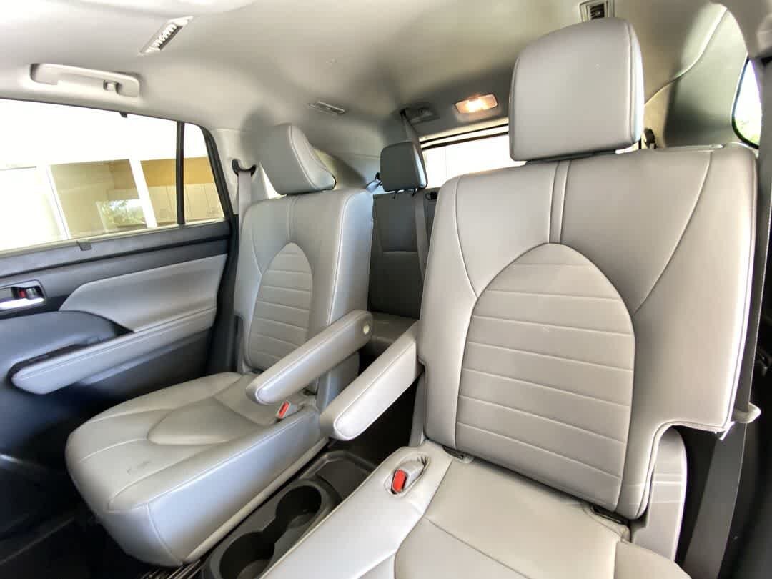 Thumbnail: 2023 Toyota Highlander - 25