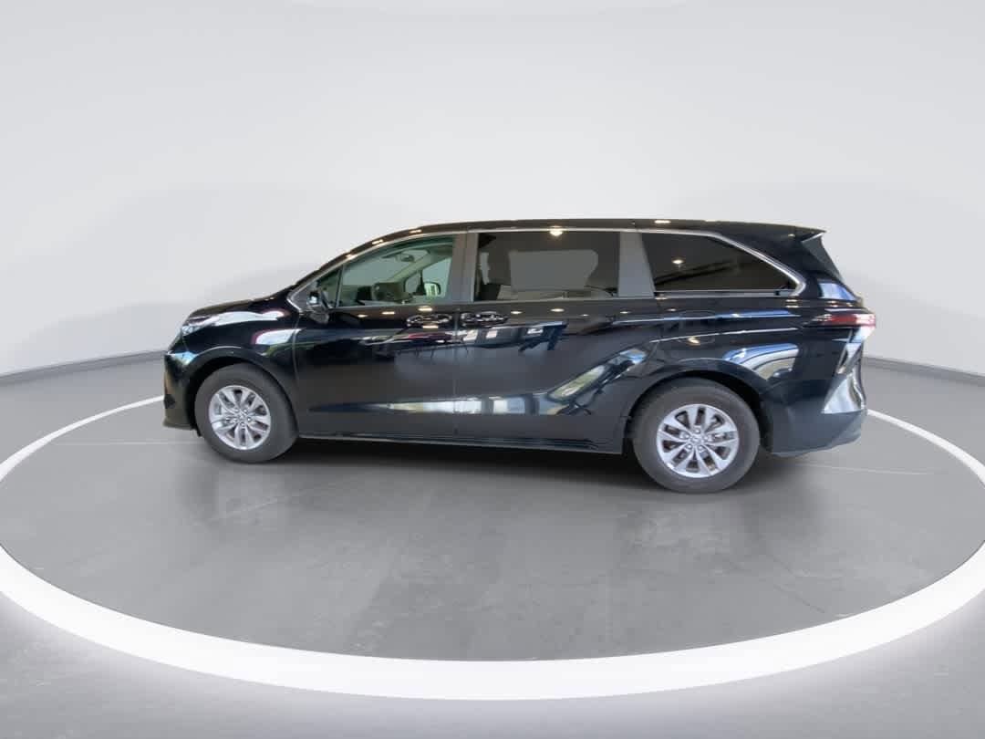 Thumbnail: 2025 Toyota Sienna - 5