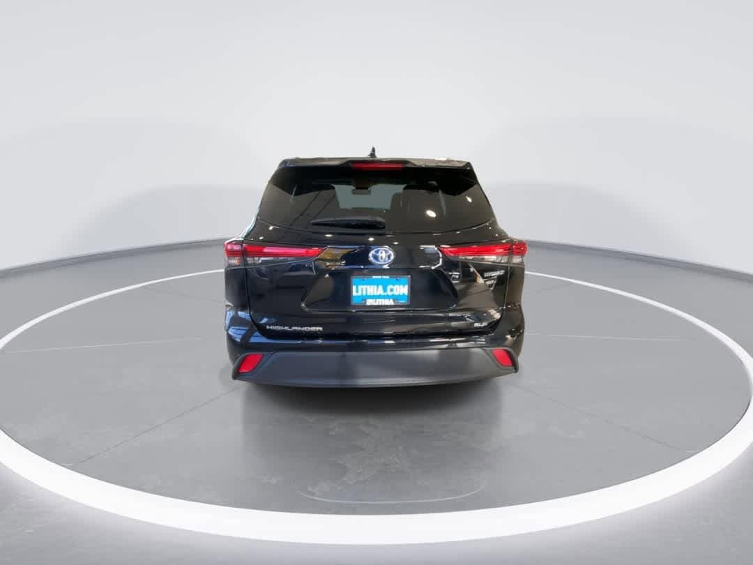 Thumbnail: 2023 Toyota Highlander - 7