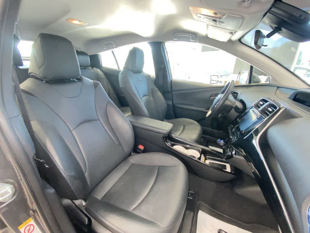 2016 Toyota Prius Three Touring 25