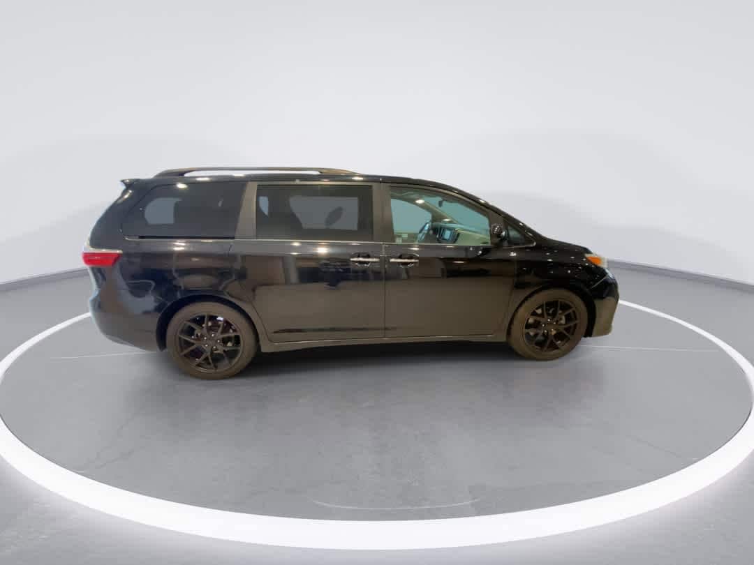 Thumbnail: 2020 Toyota Sienna - 9