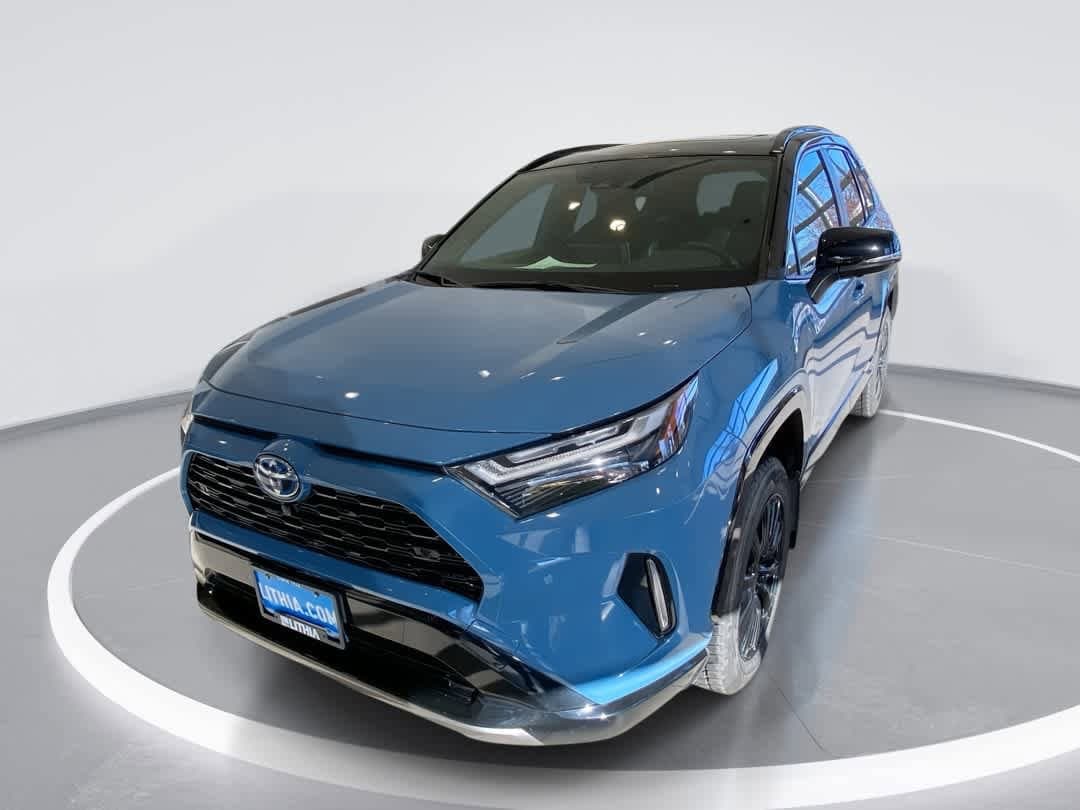 Thumbnail: 2022 Toyota RAV4 - 1