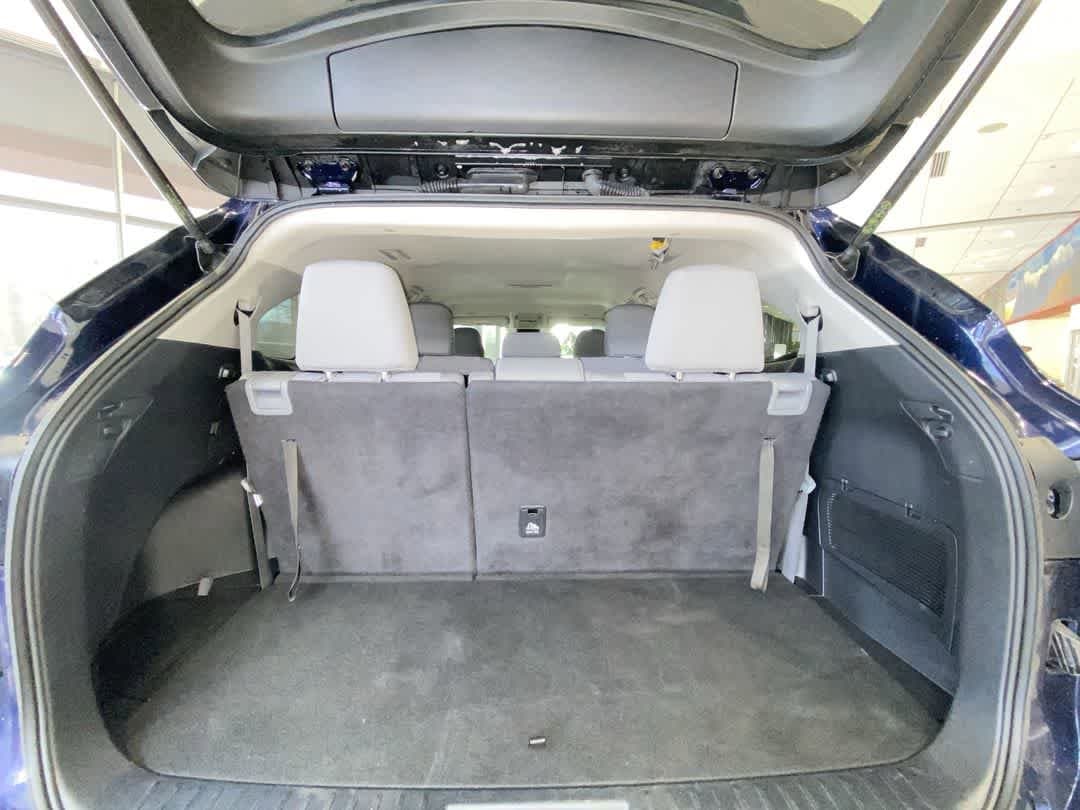 Thumbnail: 2023 Toyota Highlander - 25