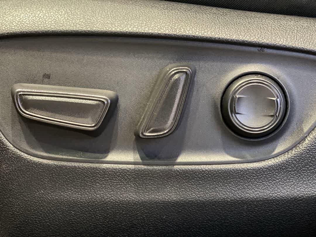 Thumbnail: 2025 Toyota RAV4 - 14