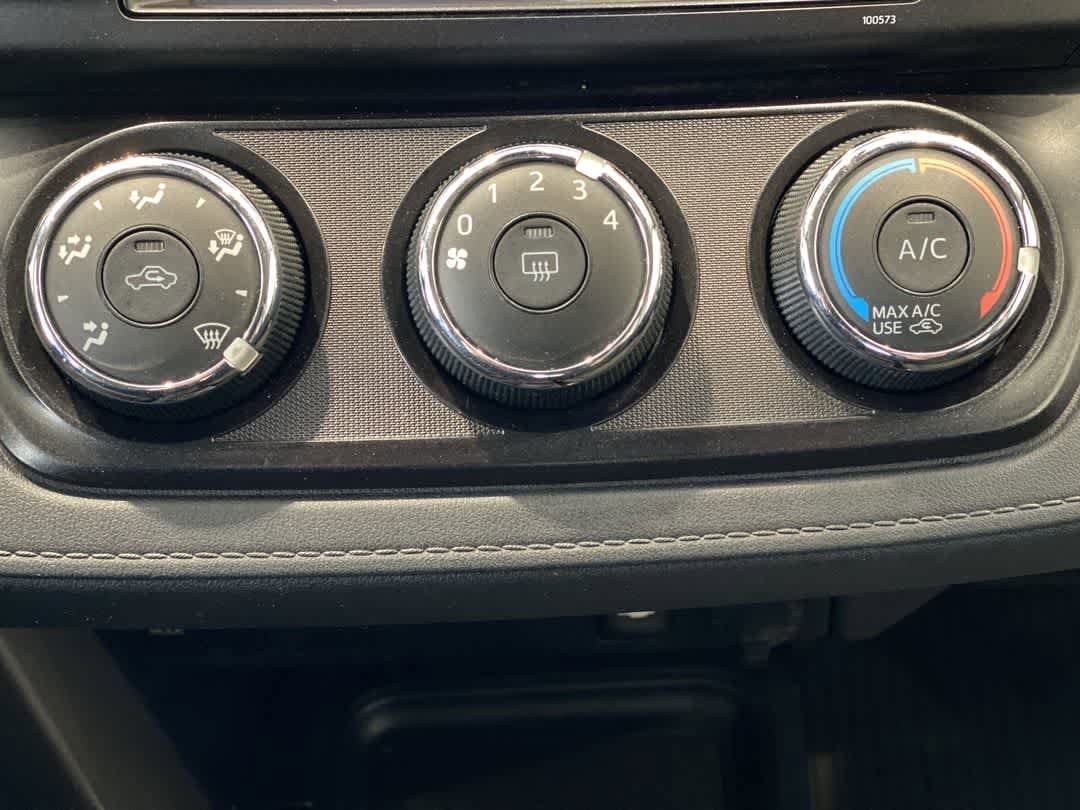 Thumbnail: 2018 Toyota RAV4 - 21