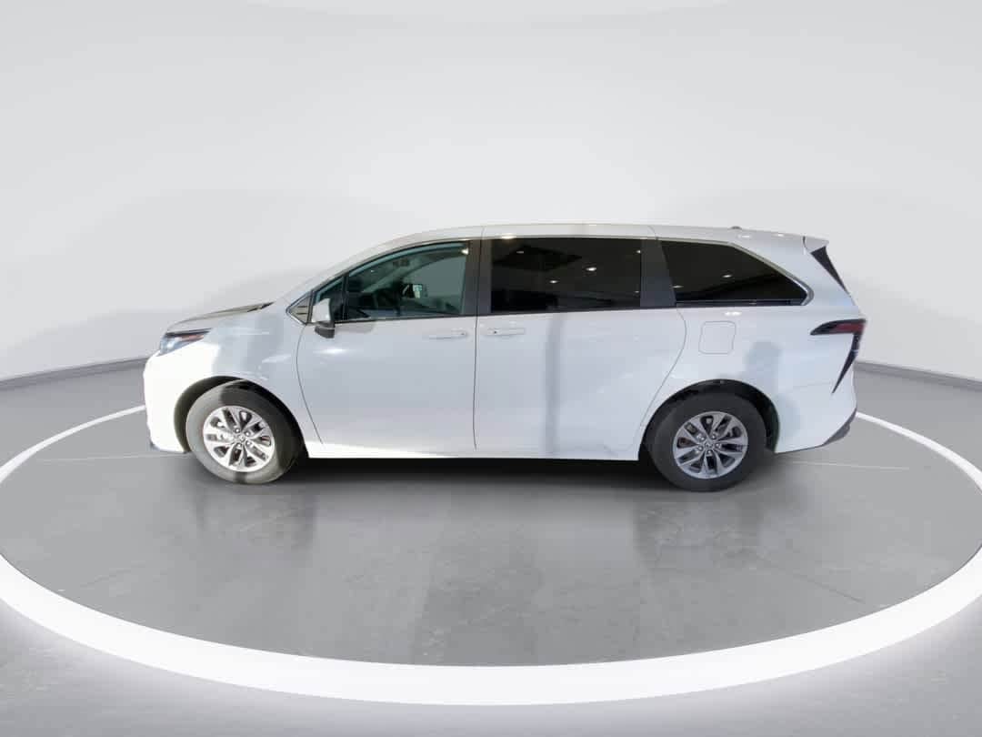 Thumbnail: 2023 Toyota Sienna - 5