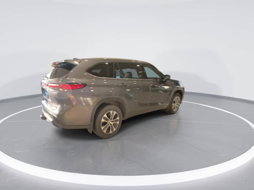 Thumbnail: 2022 Toyota Highlander - 7