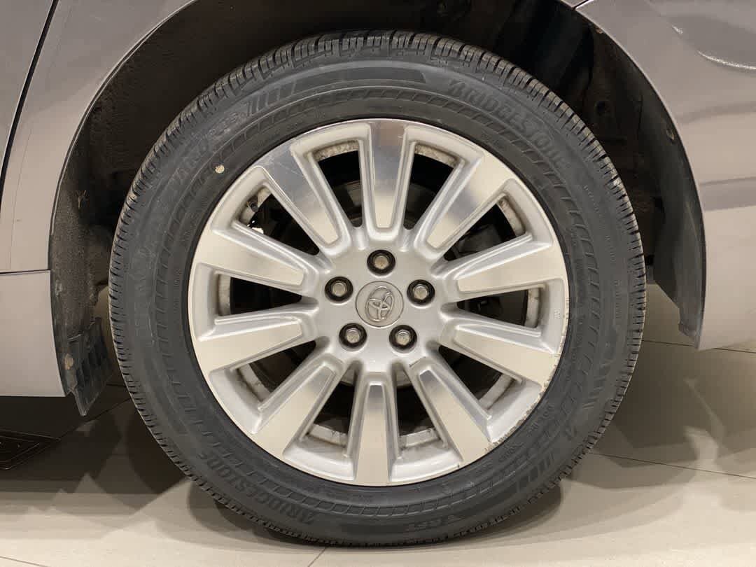 Thumbnail: 2017 Toyota Sienna - 12