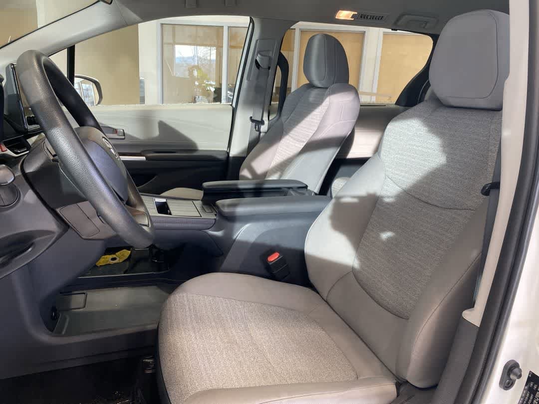 Thumbnail: 2023 Toyota Sienna - 11