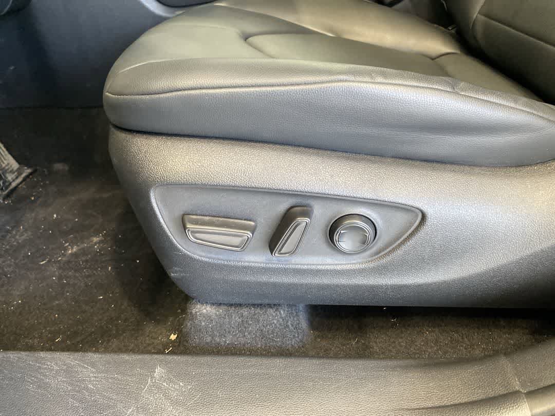 Thumbnail: 2023 Toyota Highlander - 23