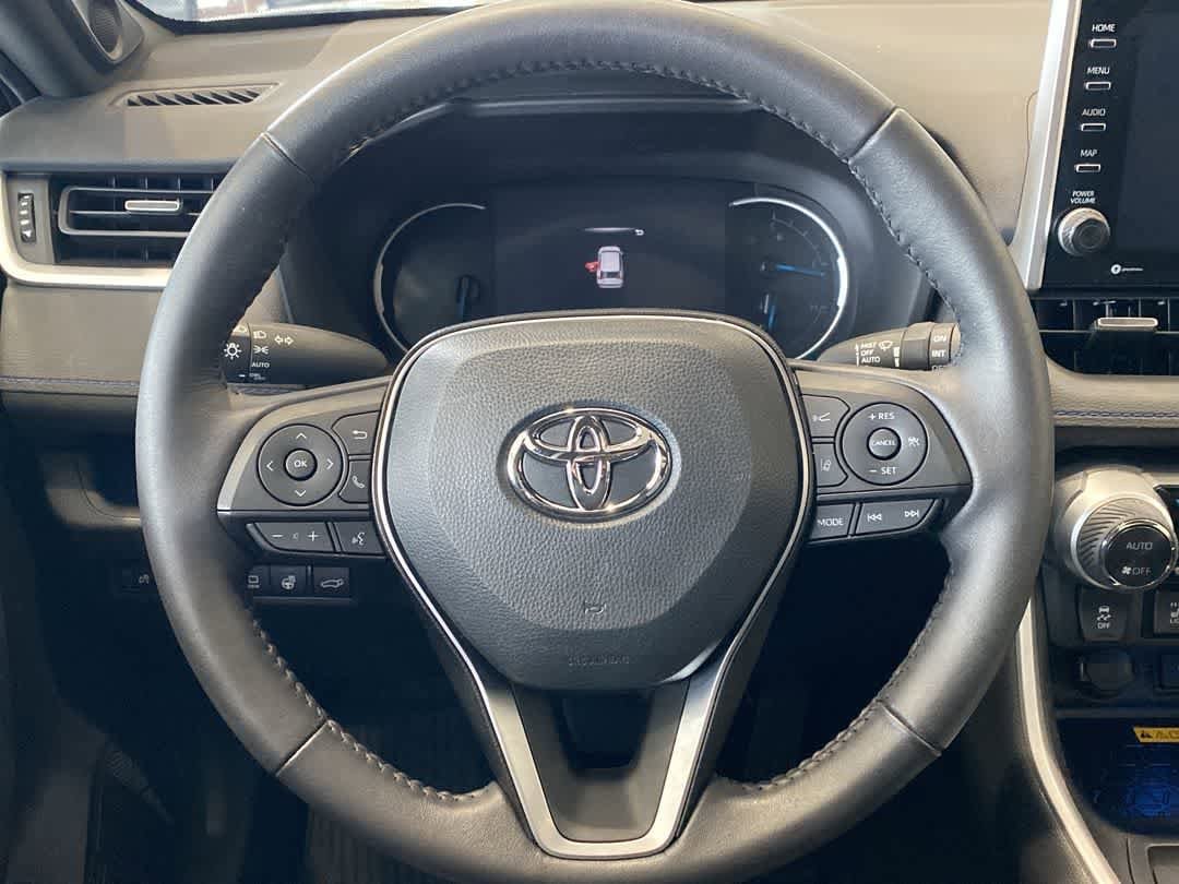 Thumbnail: 2022 Toyota RAV4 - 17