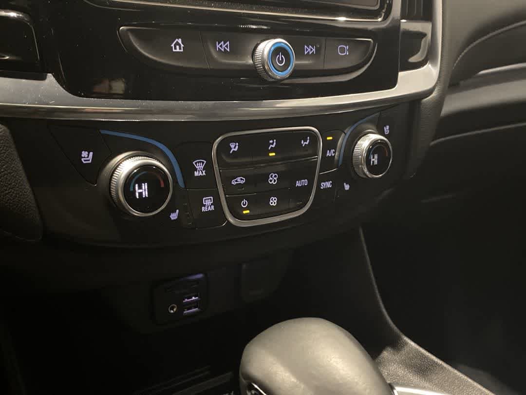 Thumbnail: 2023 Chevrolet Traverse - 19