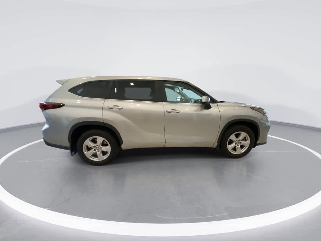 Thumbnail: 2024 Toyota Highlander - 9