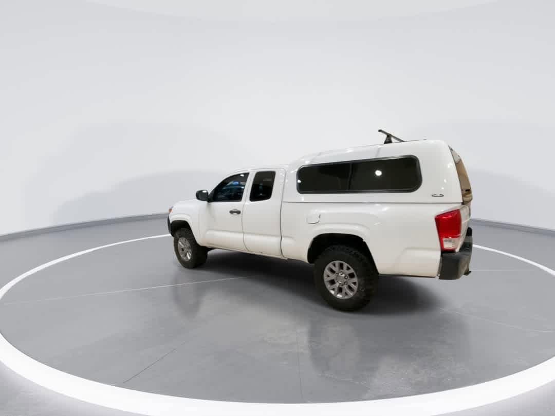 Thumbnail: 2017 Toyota Tacoma - 6