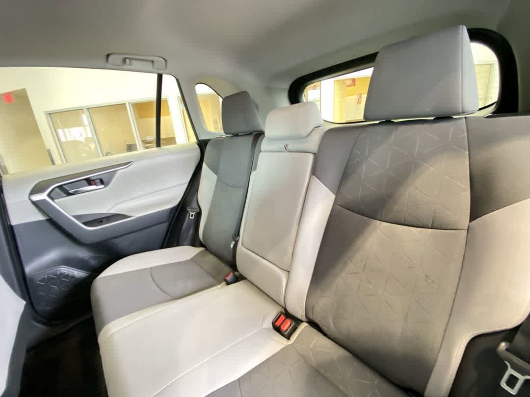 Thumbnail: 2021 Toyota RAV4 - 25