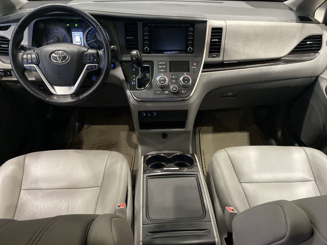 Thumbnail: 2019 Toyota Sienna - 20