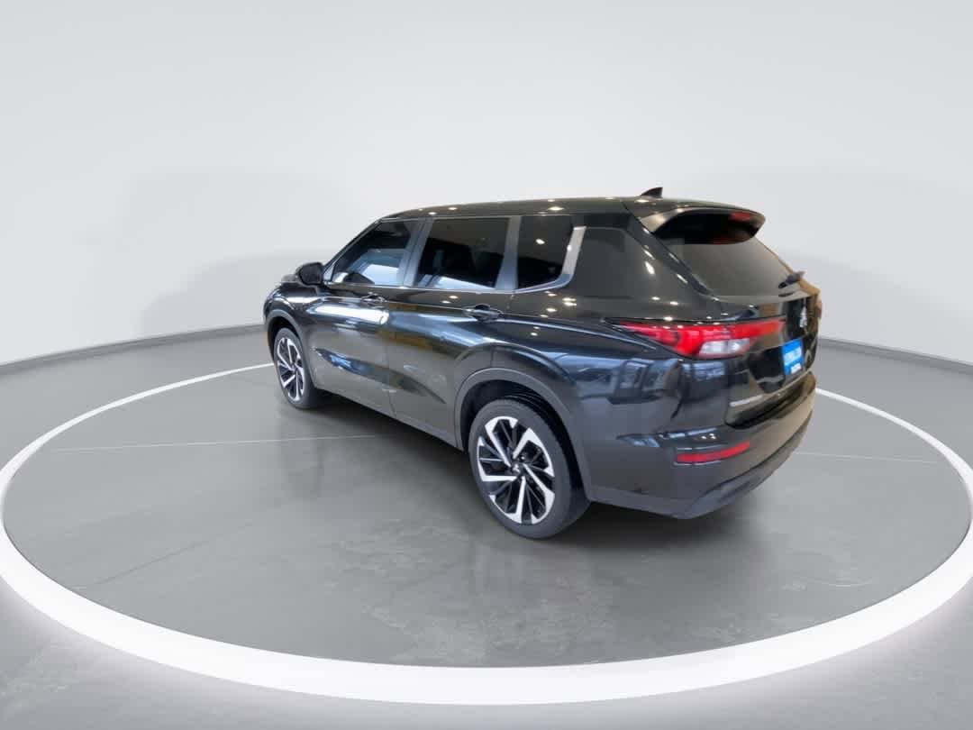 Thumbnail: 2022 Mitsubishi Outlander - 6