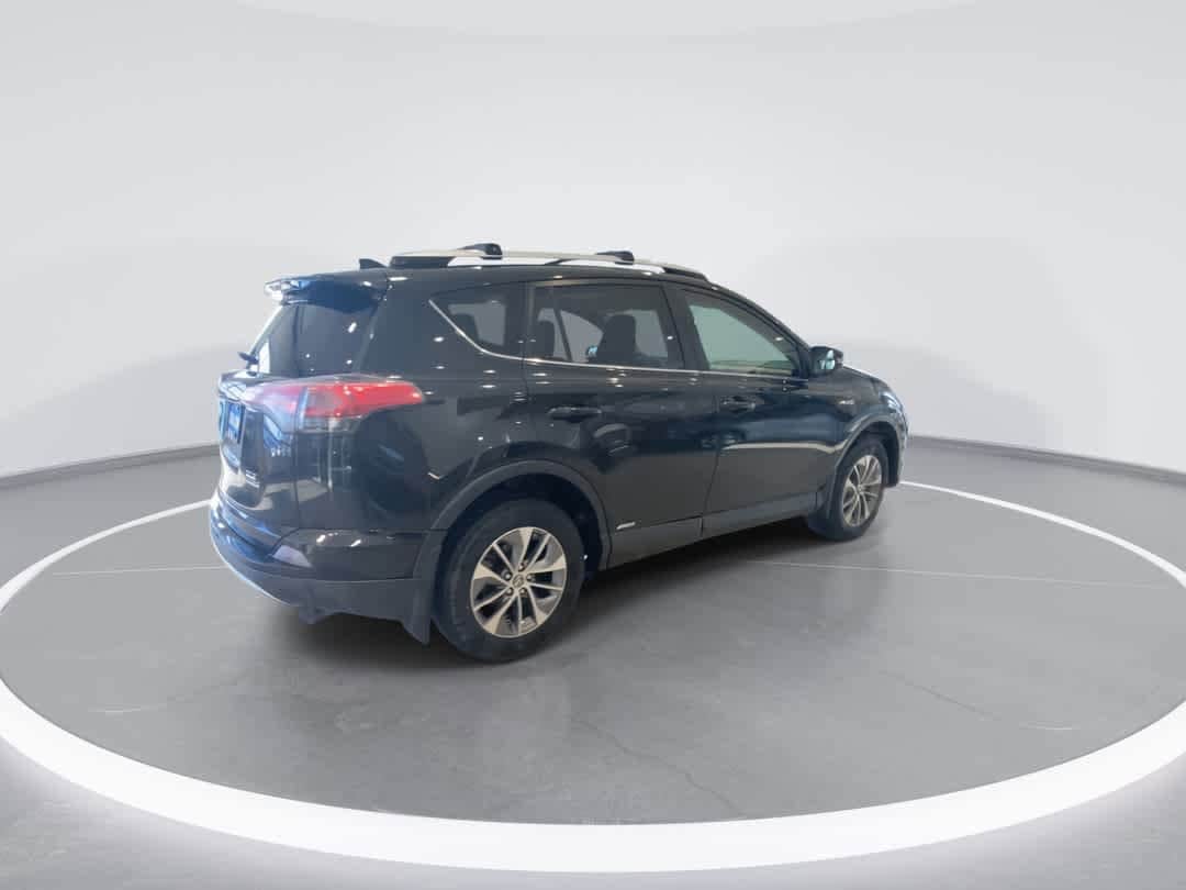 Thumbnail: 2016 Toyota RAV4 - 8