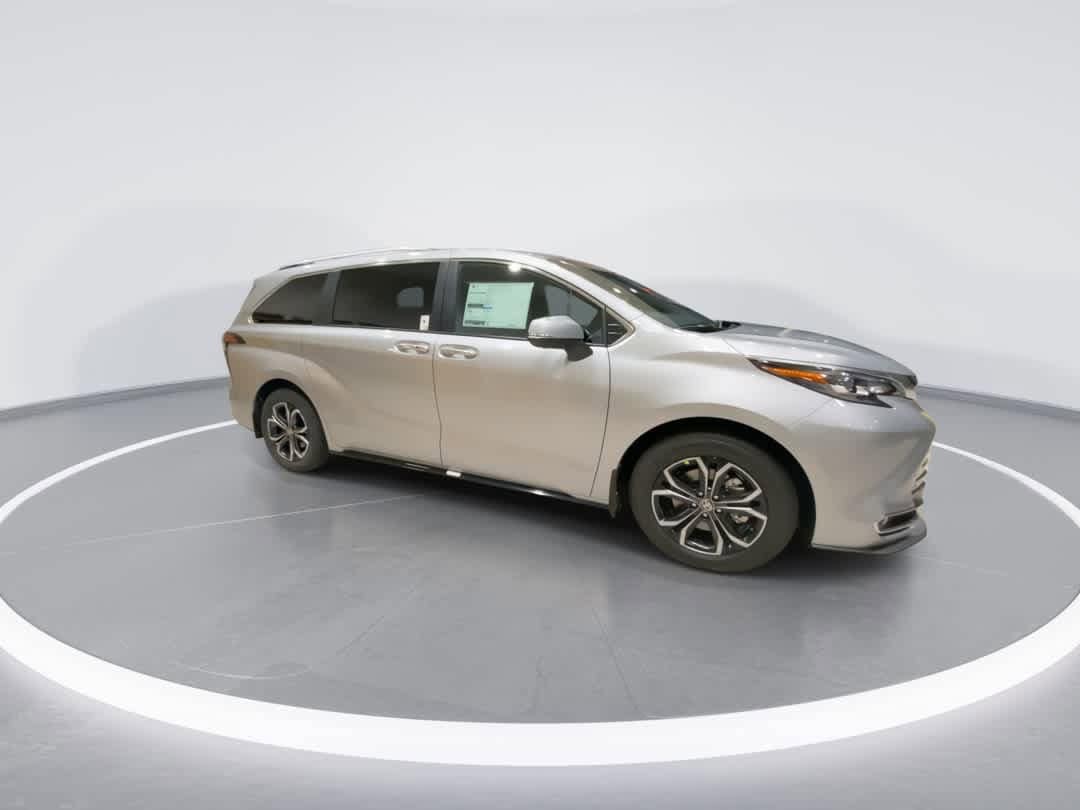 Thumbnail: 2025 Toyota Sienna - 2