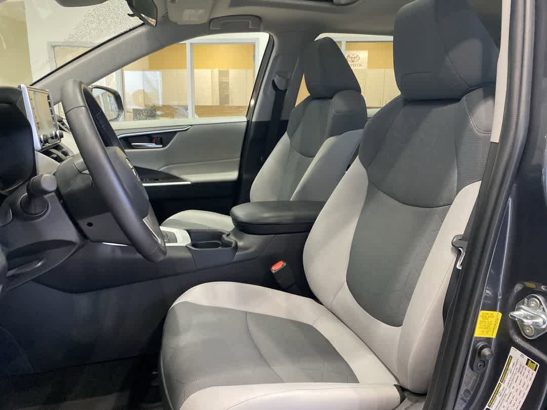 Thumbnail: 2021 Toyota RAV4 - 11