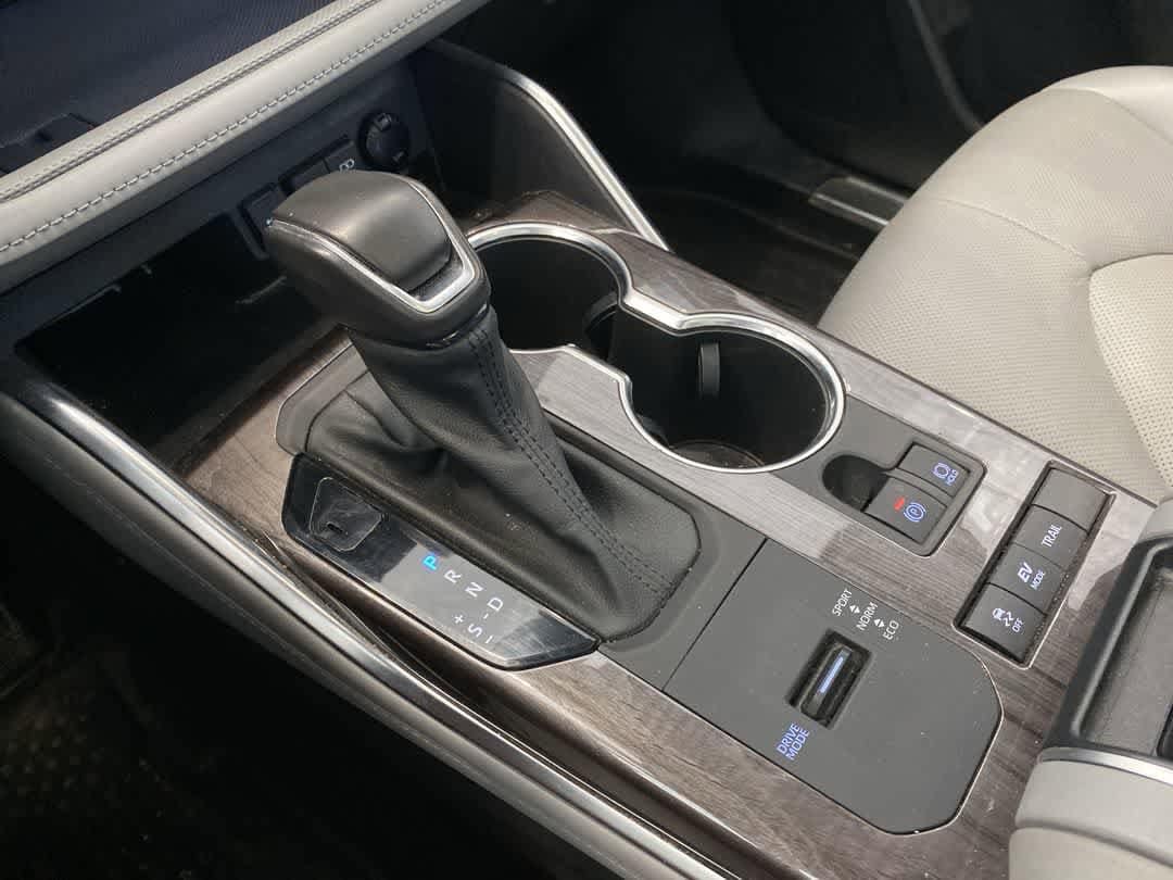 Thumbnail: 2021 Toyota Highlander - 23