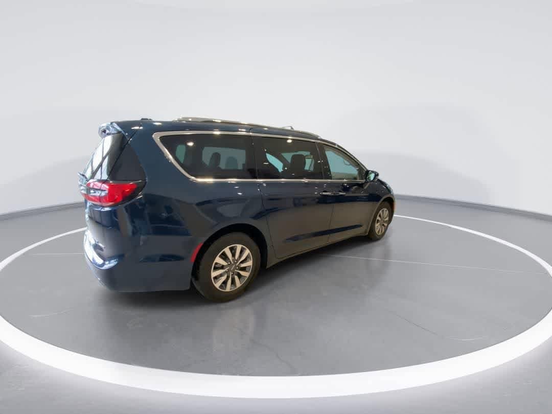 Thumbnail: 2021 Chrysler Pacifica - 8