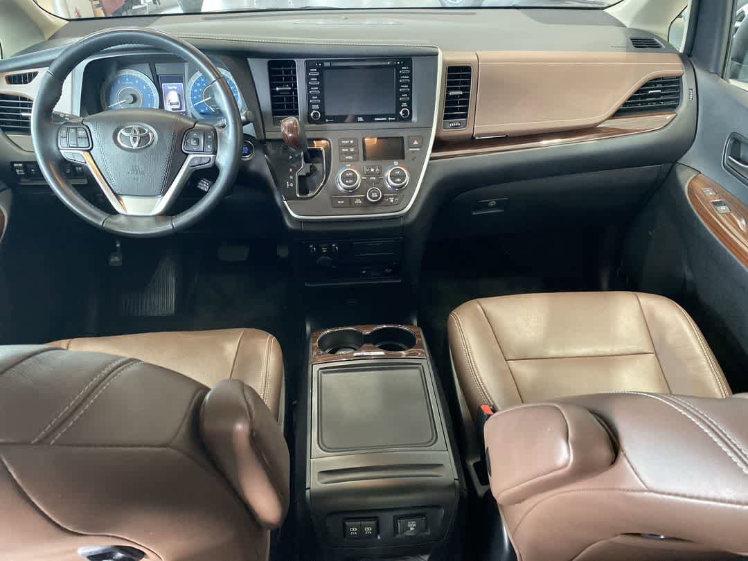 Thumbnail: 2020 Toyota Sienna - 23