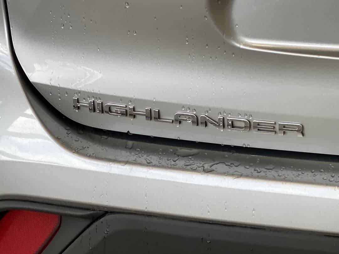 Thumbnail: 2021 Toyota Highlander - 11