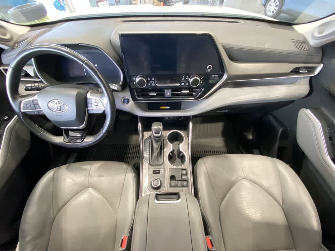 Thumbnail: 2023 Toyota Highlander - 23