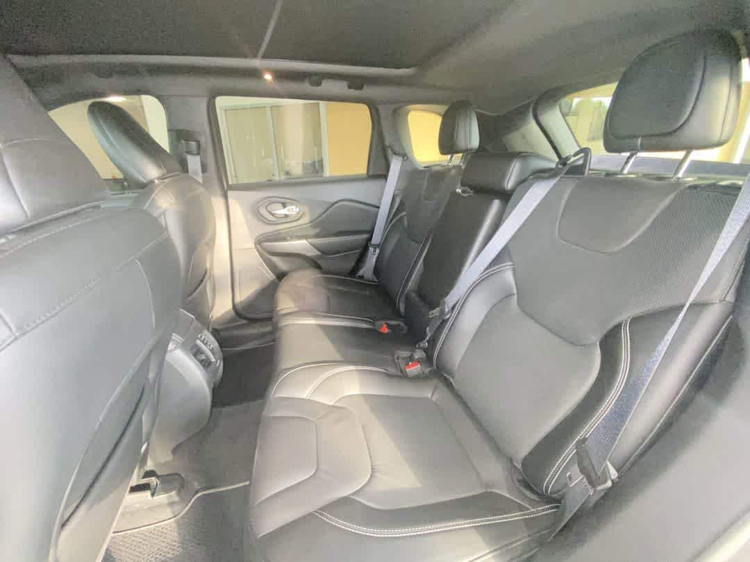 Thumbnail: 2021 Jeep Cherokee - 25