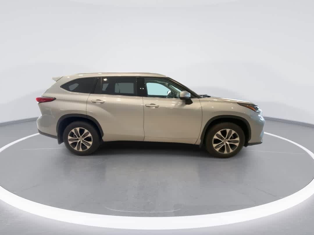 Thumbnail: 2021 Toyota Highlander - 9