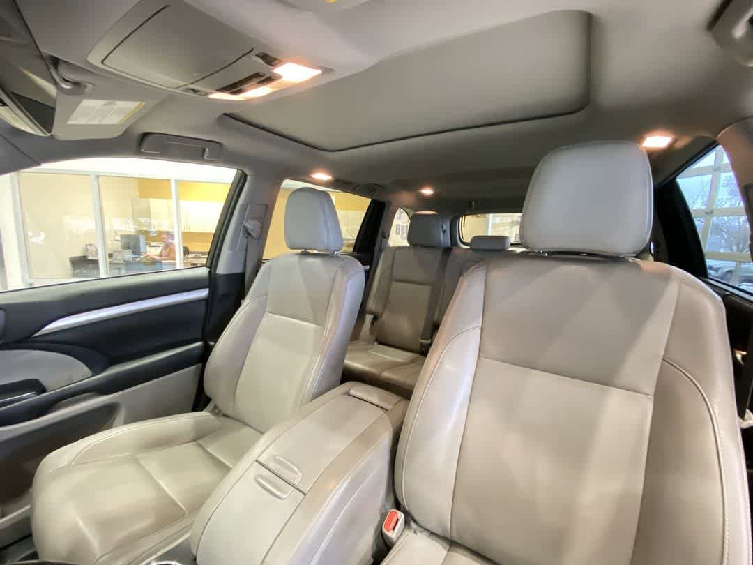 Thumbnail: 2018 Toyota Highlander - 14