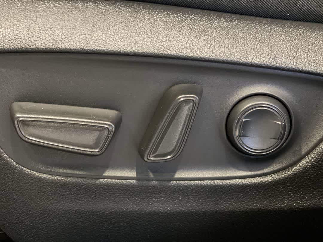 Thumbnail: 2023 Toyota RAV4 - 15